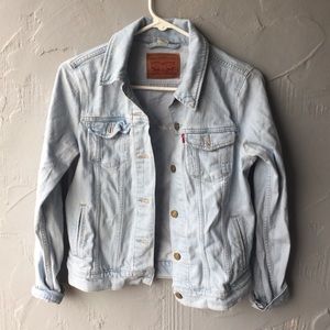 LEVIS light wash denim jacket size medium